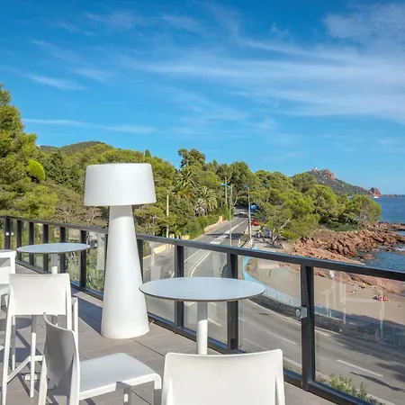 Sowell Residences Chenes Verts ホリデーパーク Saint-Raphaël